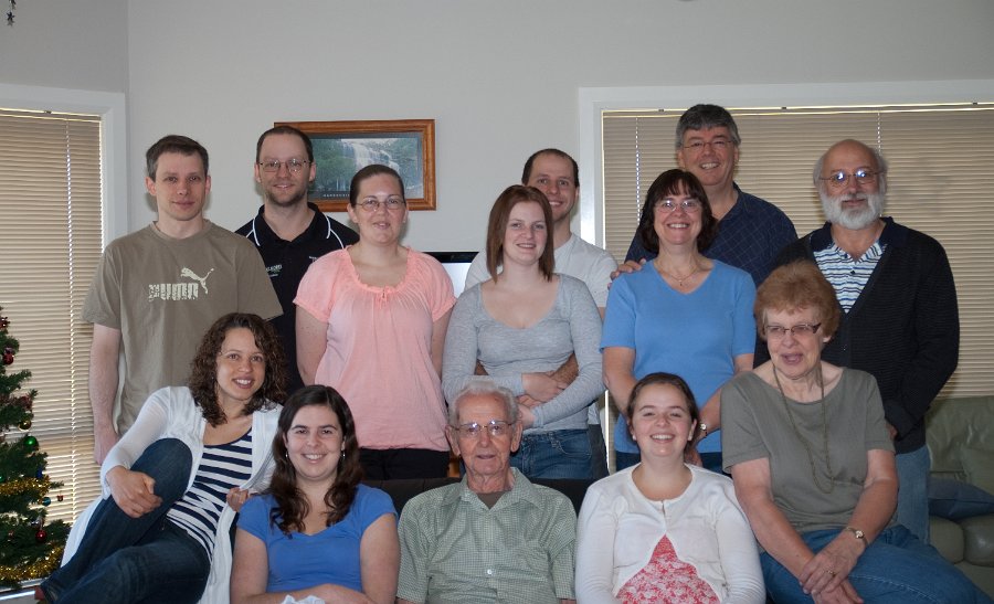 left to right, back to front, Jeremy, Andrew, Sam,
Kiairralee, Stephen, Betty, me, Geoff Rebecca, Kristie, Grandpa, Renee,
Mary